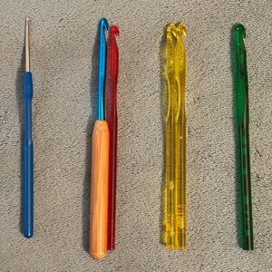 Random Lot of 6 Crochet Hooks